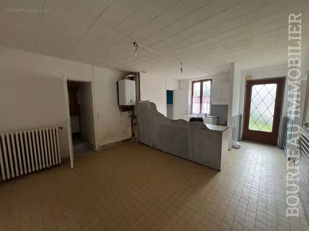 Maison à LA CELLE-SAINT-CYR