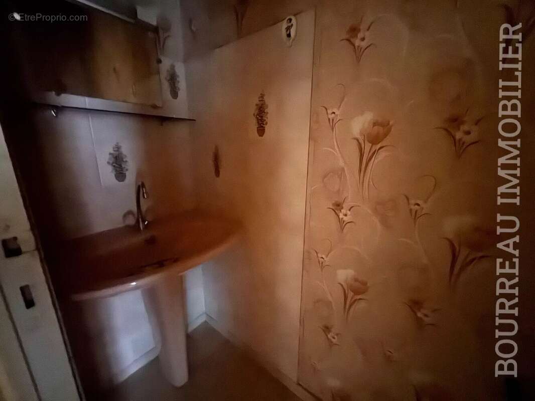 Maison à LA CELLE-SAINT-CYR