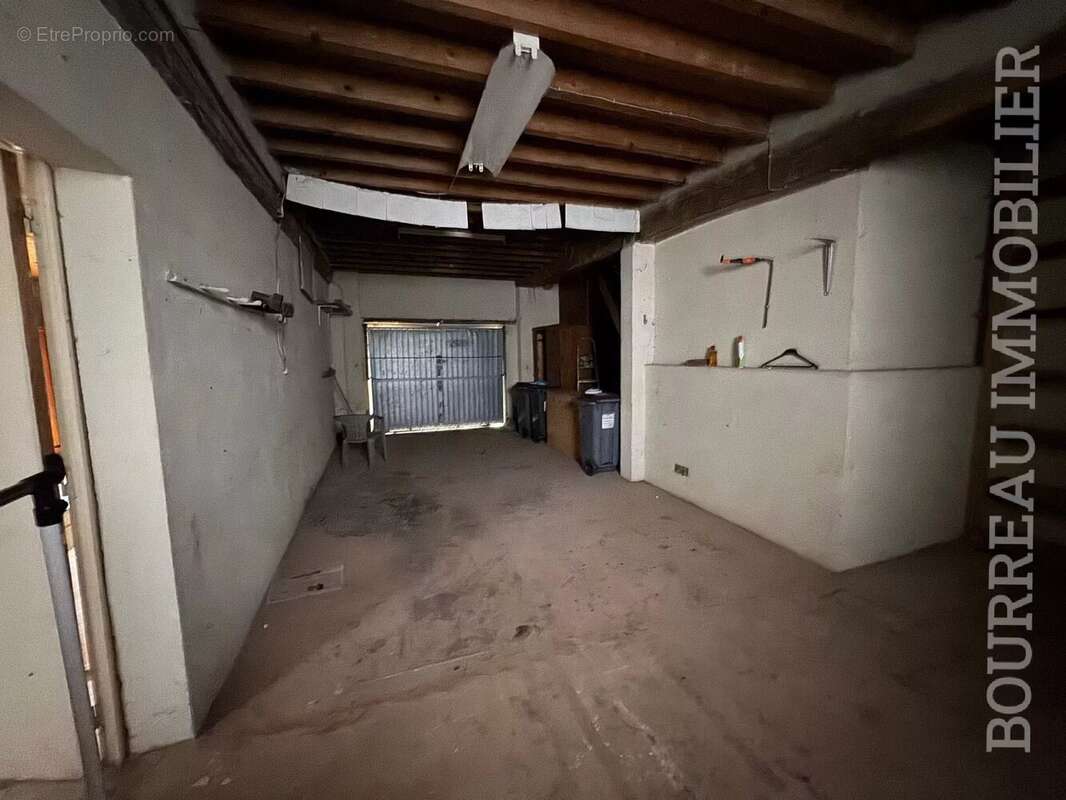 Maison à LA CELLE-SAINT-CYR