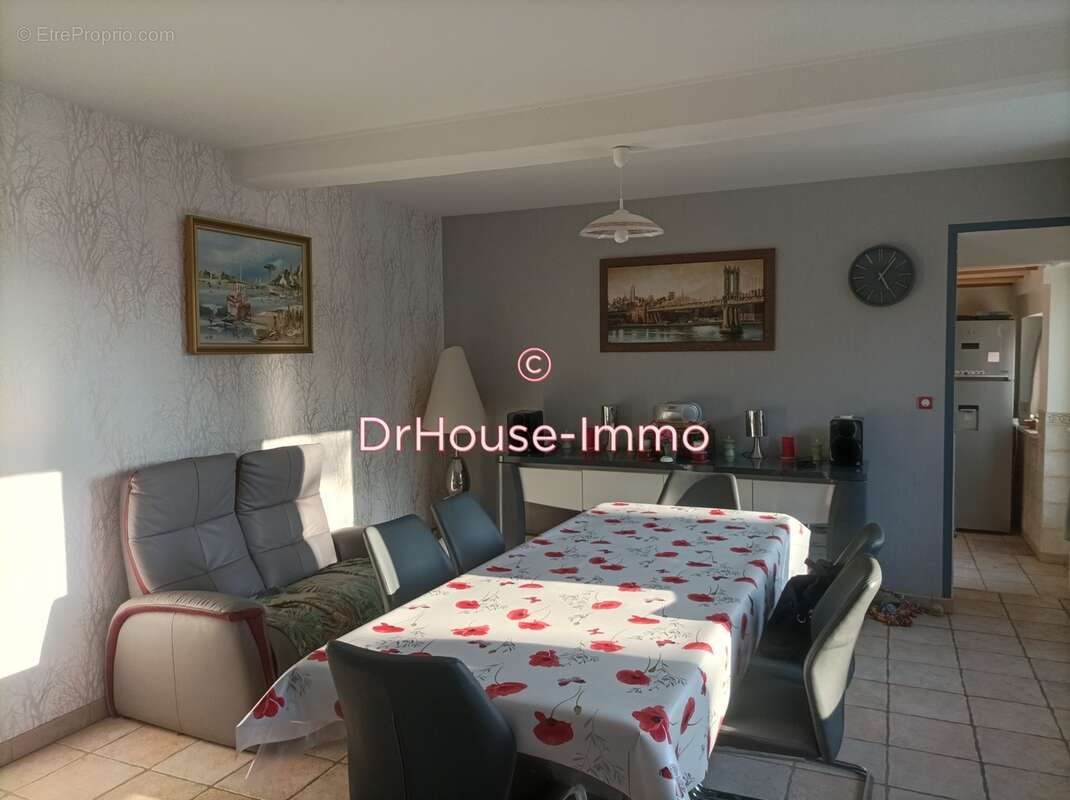 Maison à LA SELLE-SUR-LE-BIED