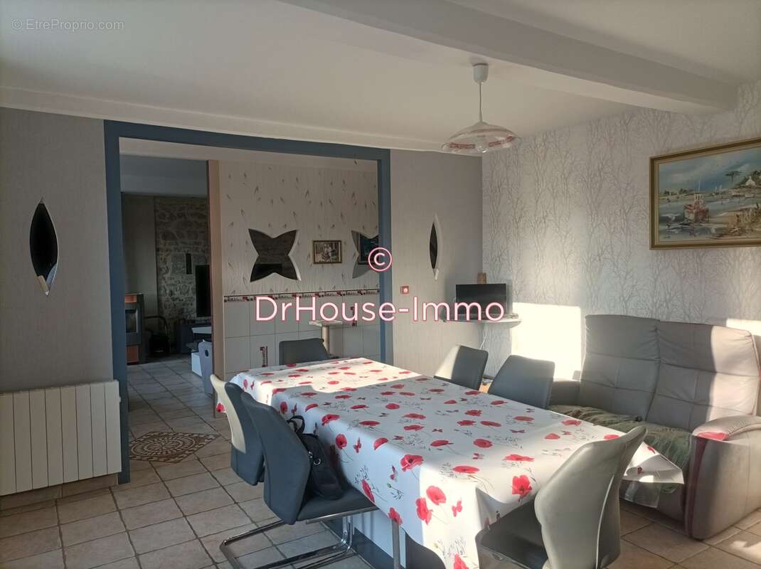 Maison à LA SELLE-SUR-LE-BIED