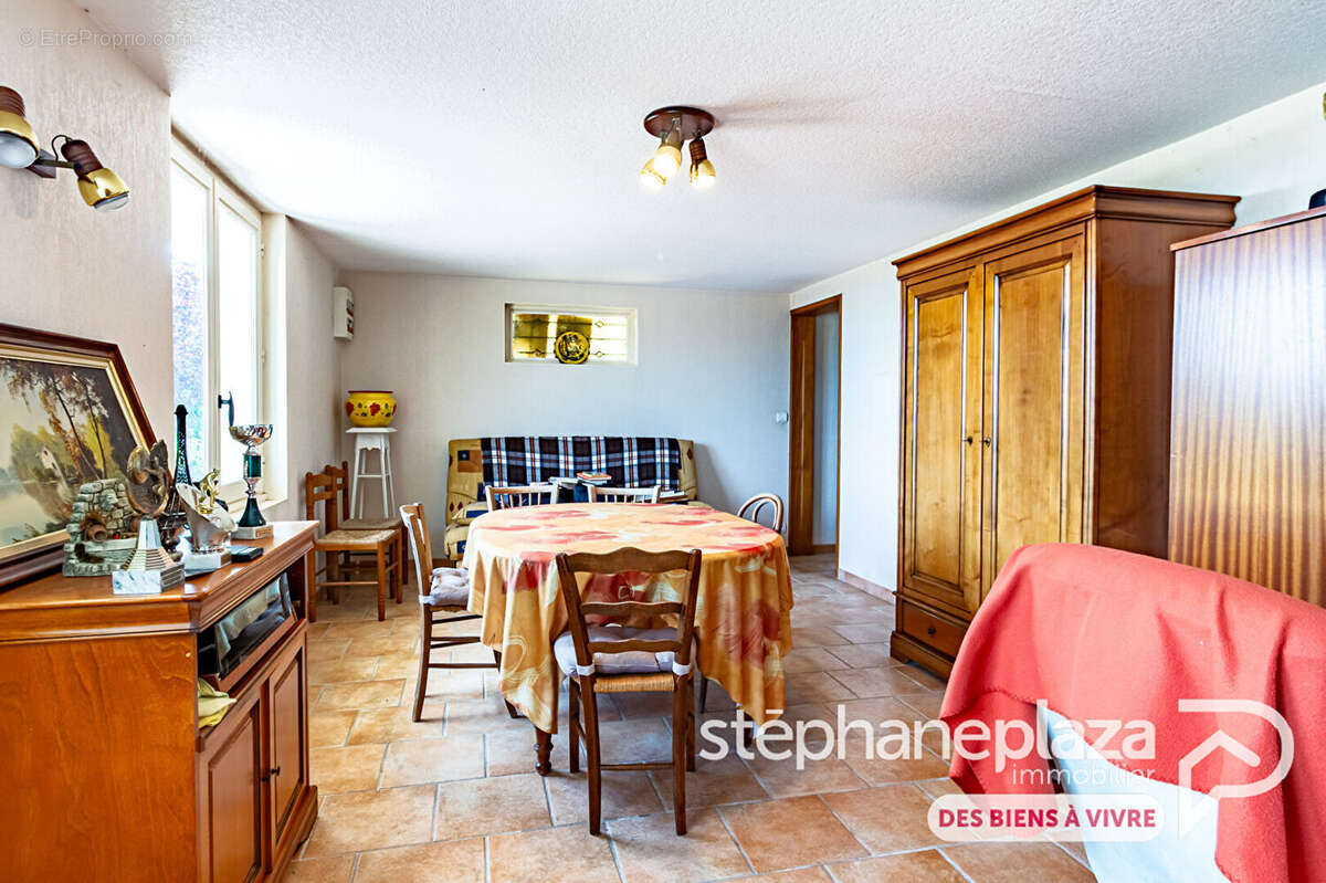 Maison à VILLIE-MORGON