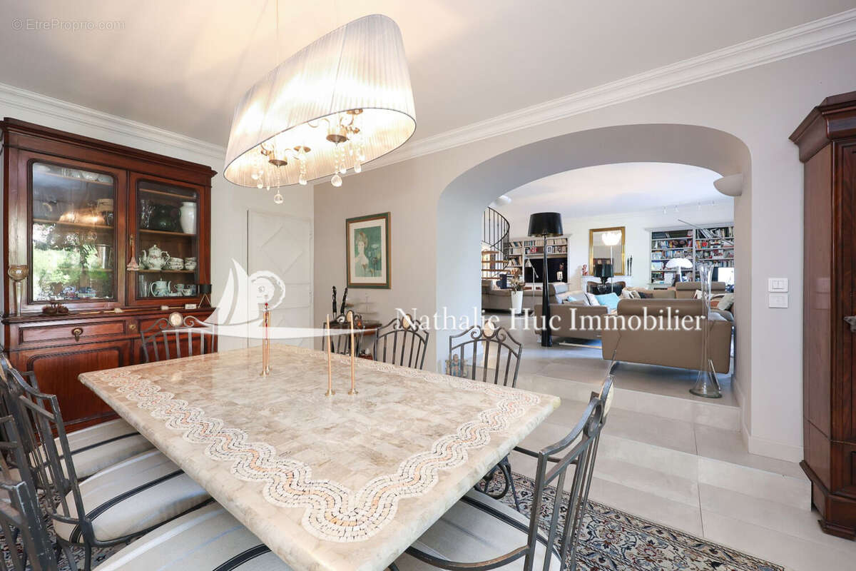 Maison à SAINT-ESTEVE