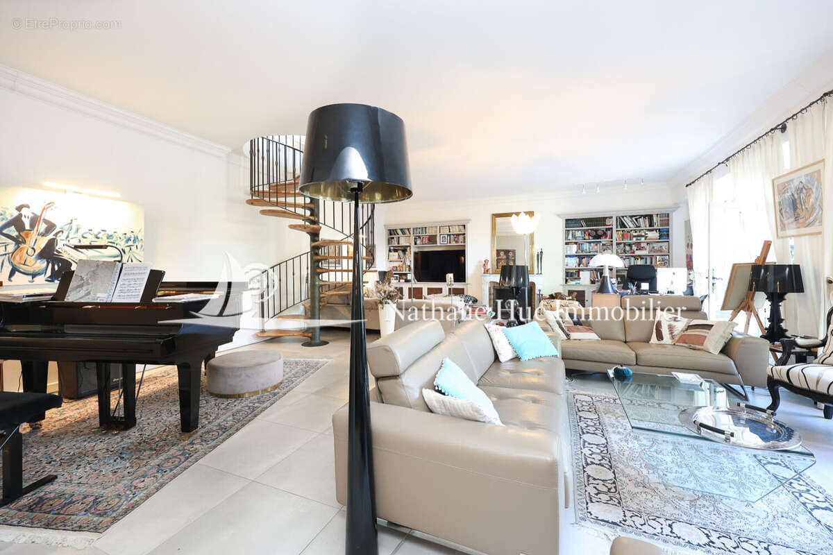 Maison à SAINT-ESTEVE