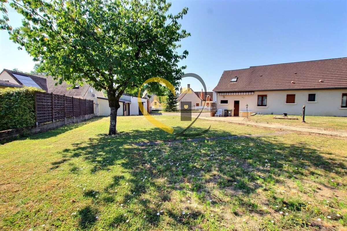 Maison à MEHUN-SUR-YEVRE