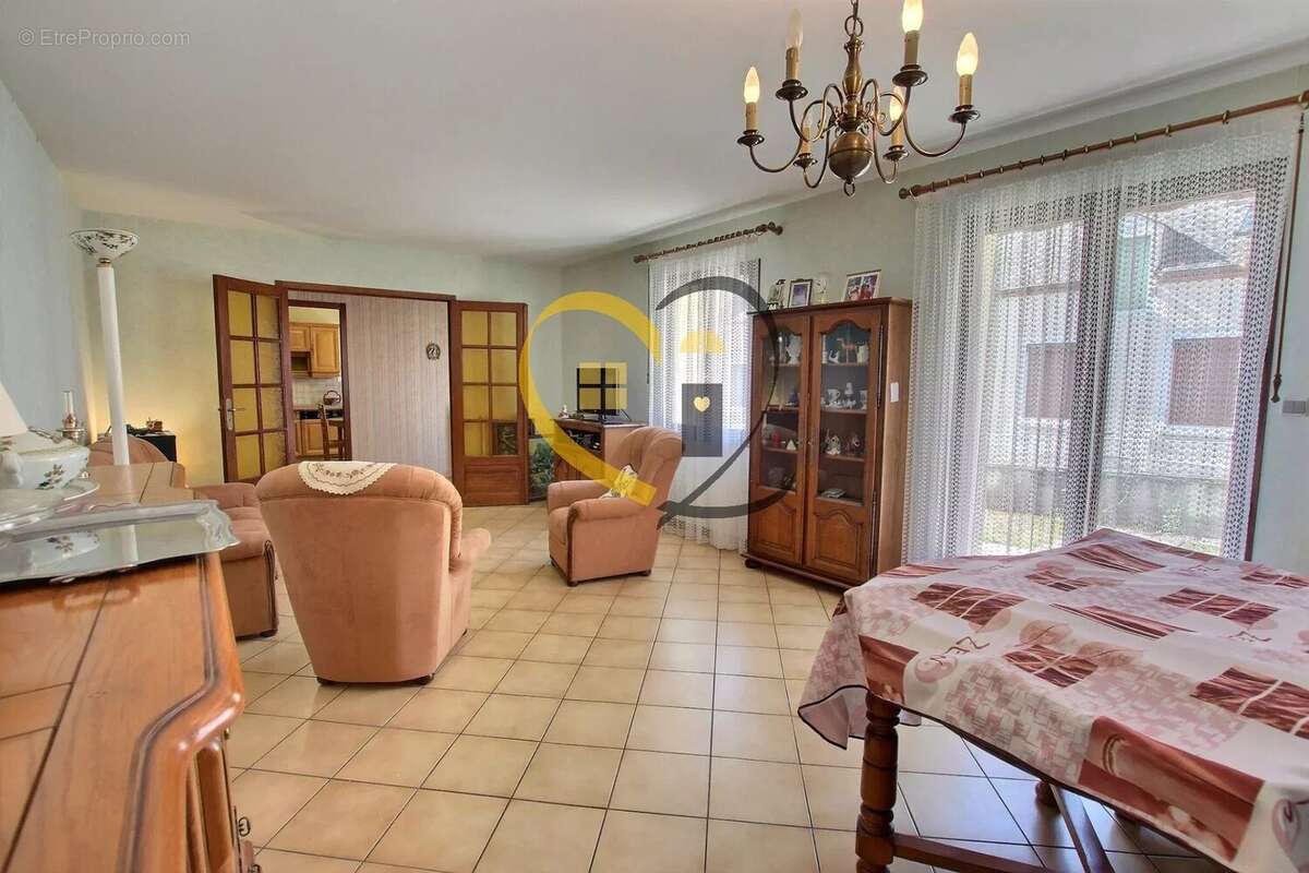 Maison à MEHUN-SUR-YEVRE