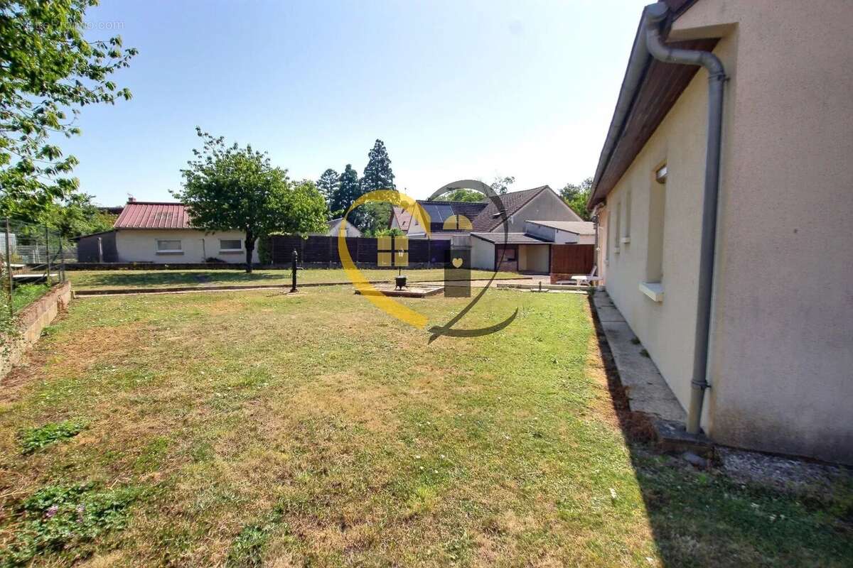 Maison à MEHUN-SUR-YEVRE