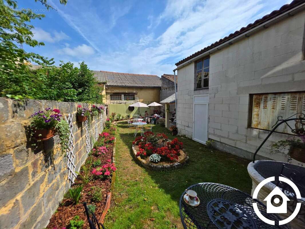 Appartement à RUELLE-SUR-TOUVRE