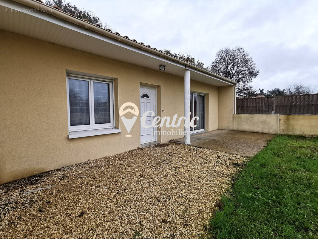 Maison à FAYE-L&#039;ABBESSE