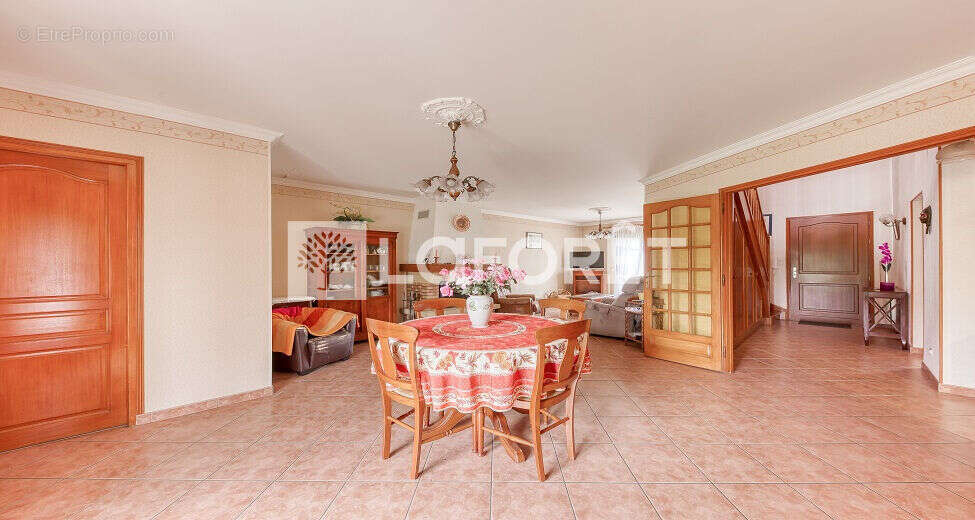 Maison à ROISSY-EN-BRIE