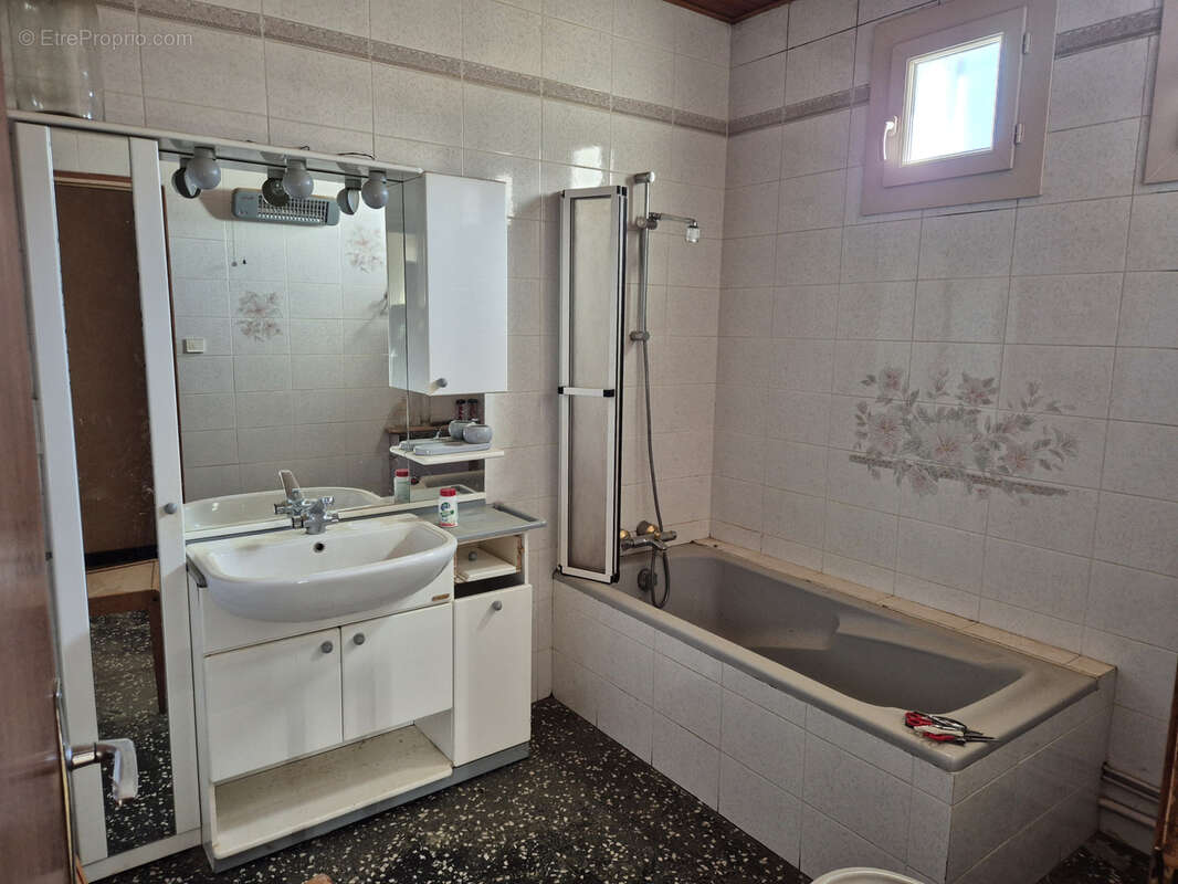 Maison à LAVAL-PRADEL