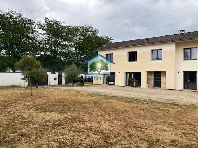 Maison à ROCHE-LA-MOLIERE