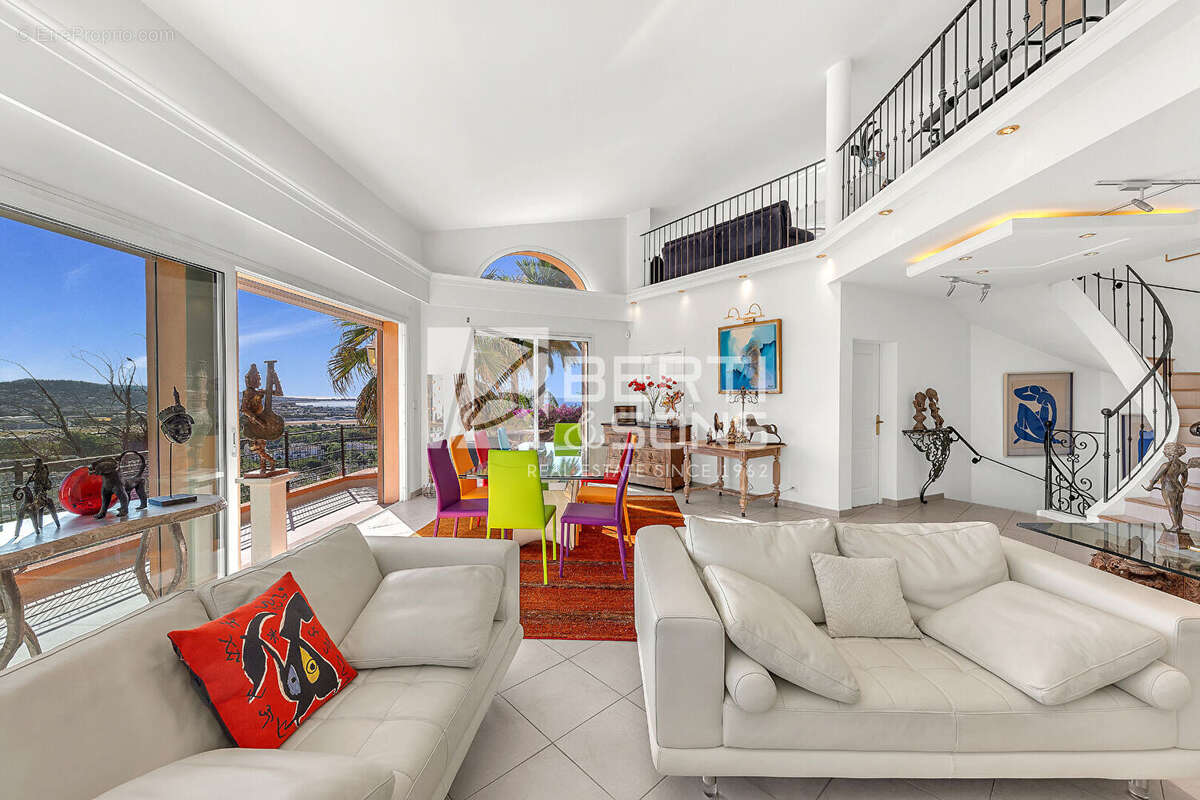 Maison à MANDELIEU-LA-NAPOULE