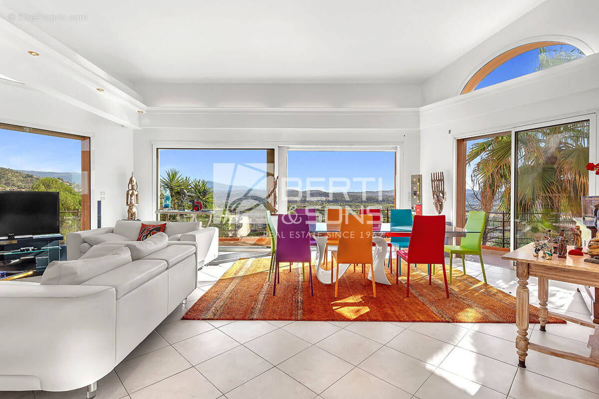 Maison à MANDELIEU-LA-NAPOULE