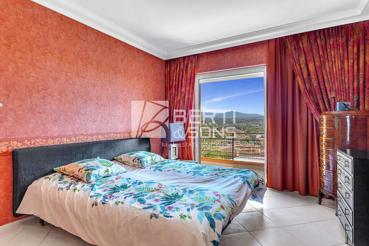 Maison à MANDELIEU-LA-NAPOULE