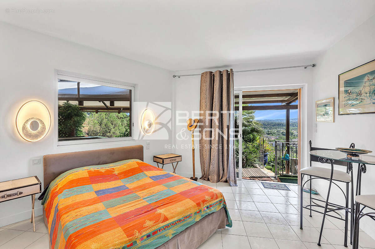 Maison à MANDELIEU-LA-NAPOULE