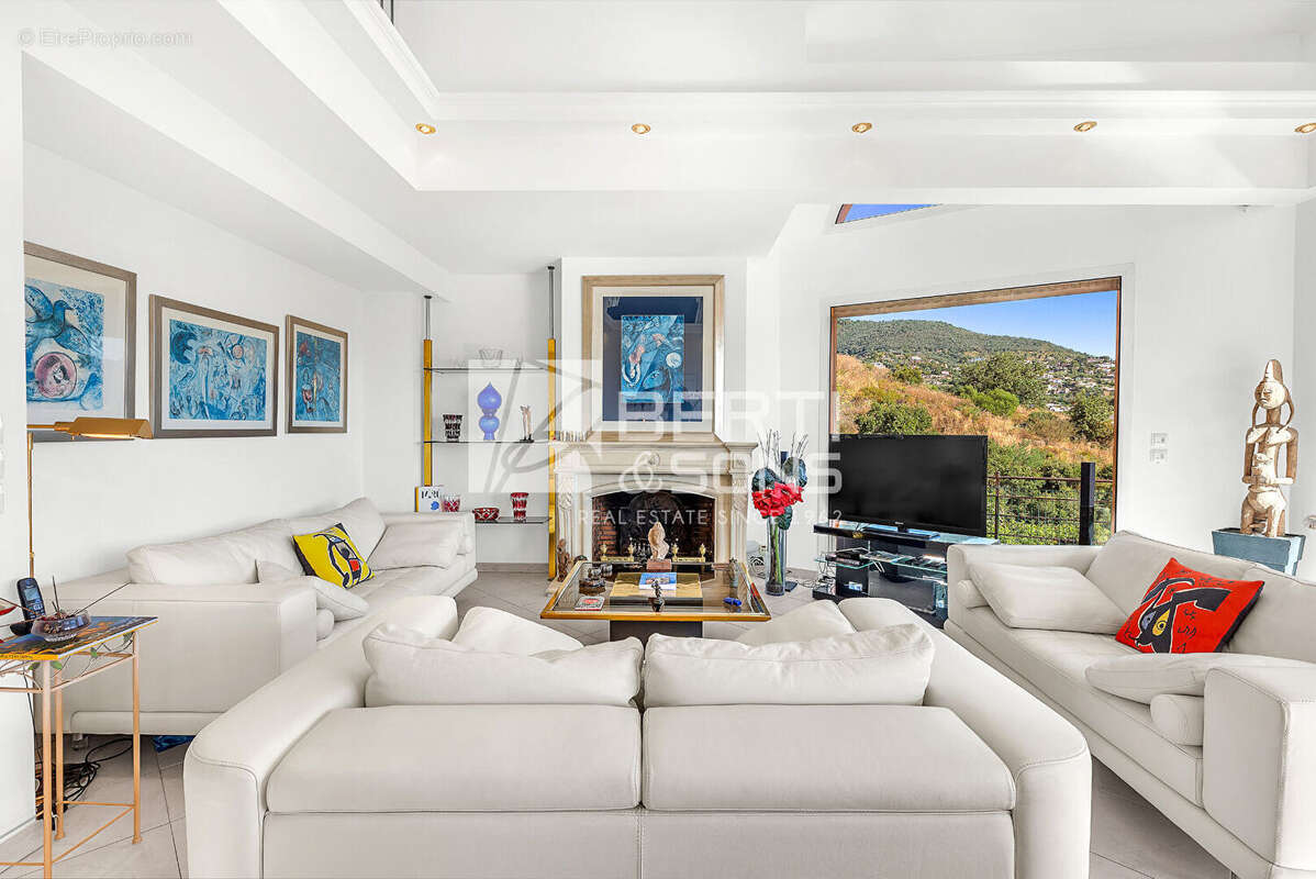 Maison à MANDELIEU-LA-NAPOULE