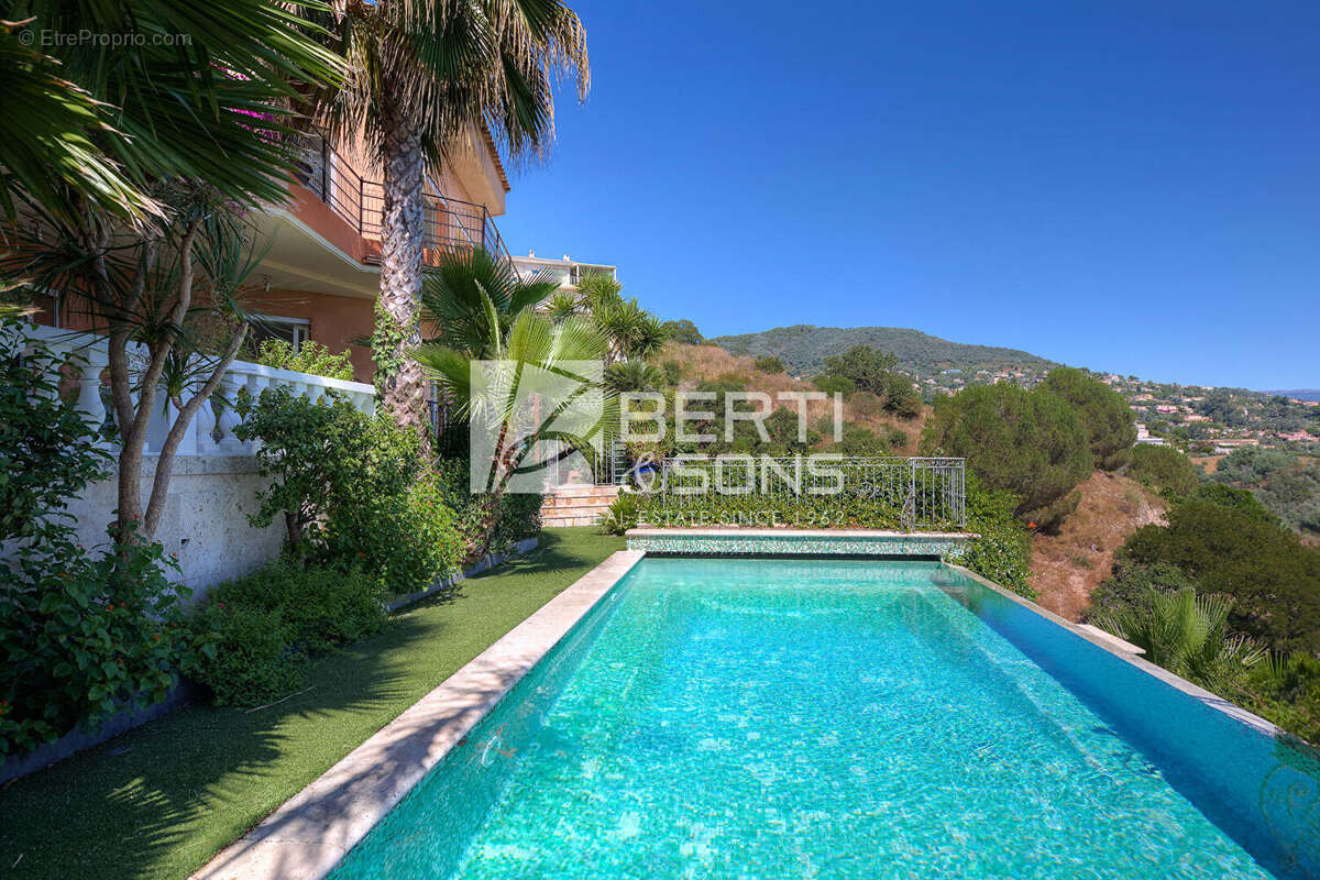 Maison à MANDELIEU-LA-NAPOULE