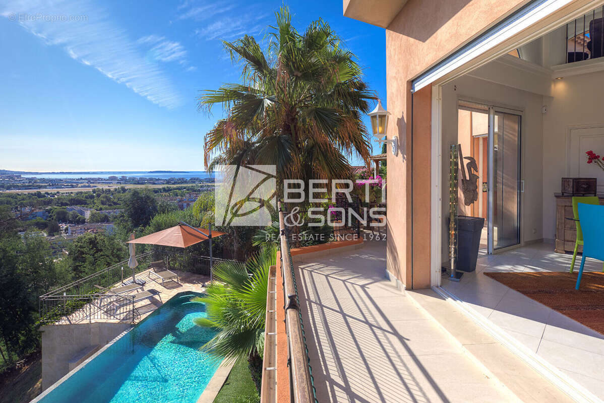 Maison à MANDELIEU-LA-NAPOULE