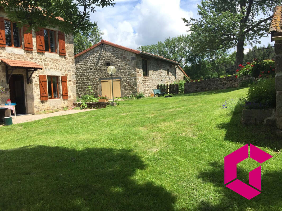 Maison à MONTREGARD