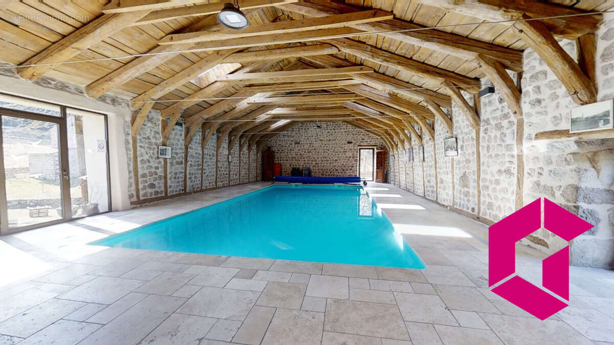 Maison à MONTREGARD