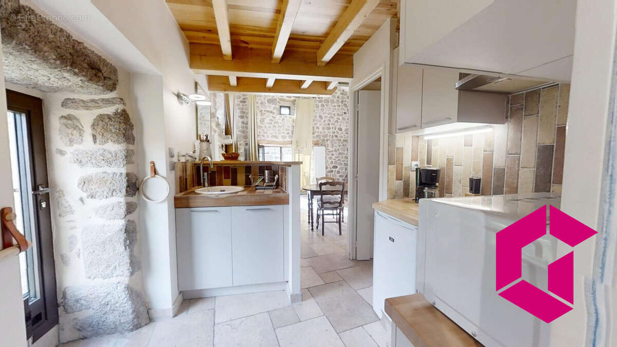 Maison à MONTREGARD