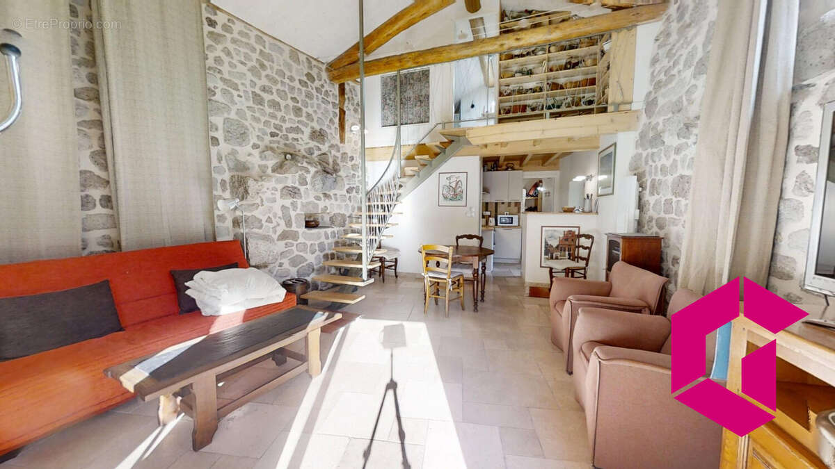 Maison à MONTREGARD