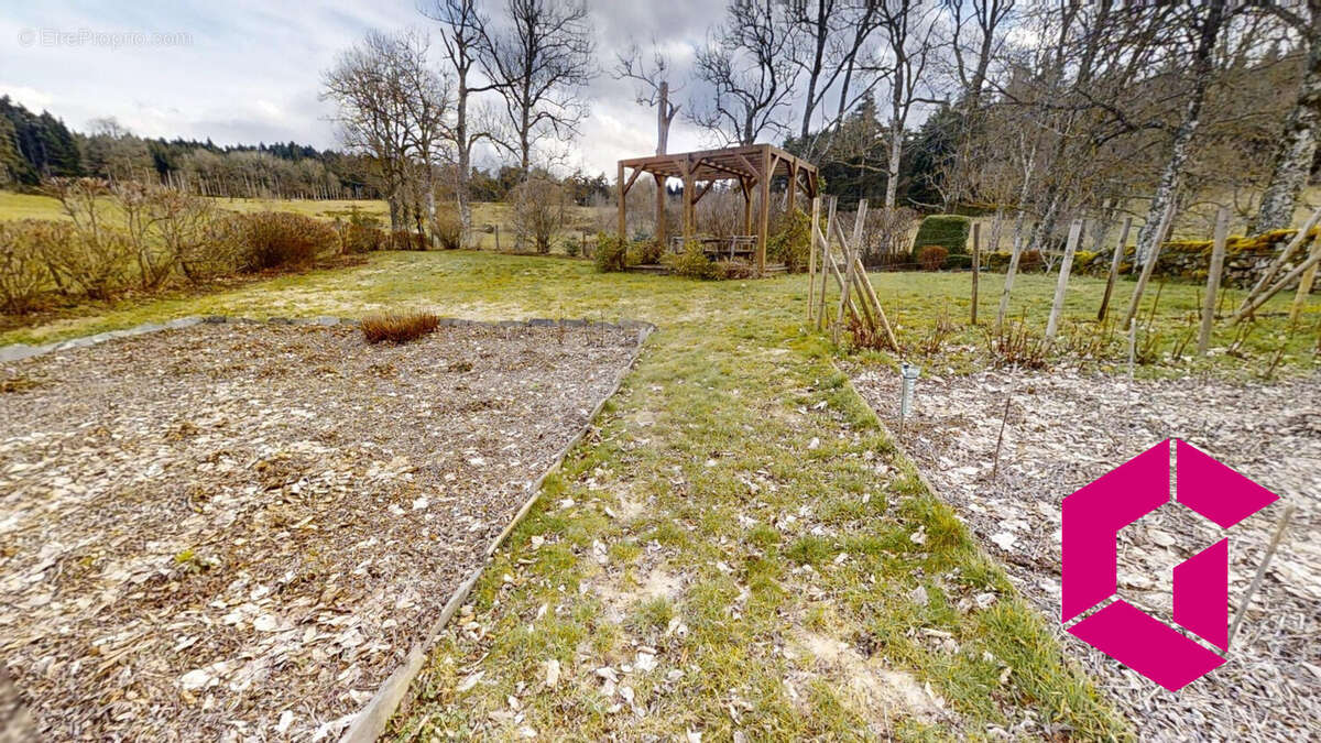 Maison à MONTREGARD