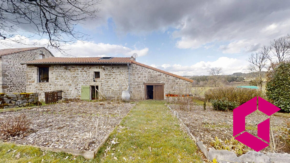 Maison à MONTREGARD