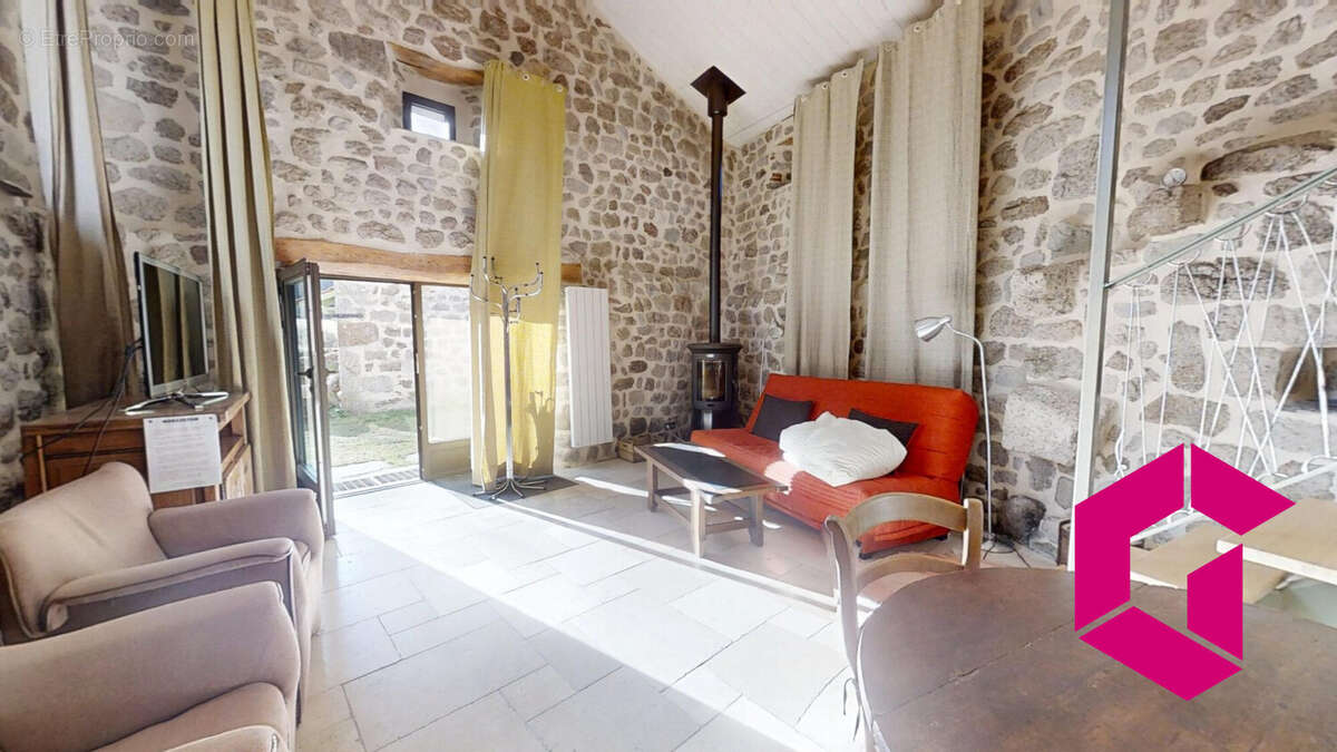 Maison à MONTREGARD