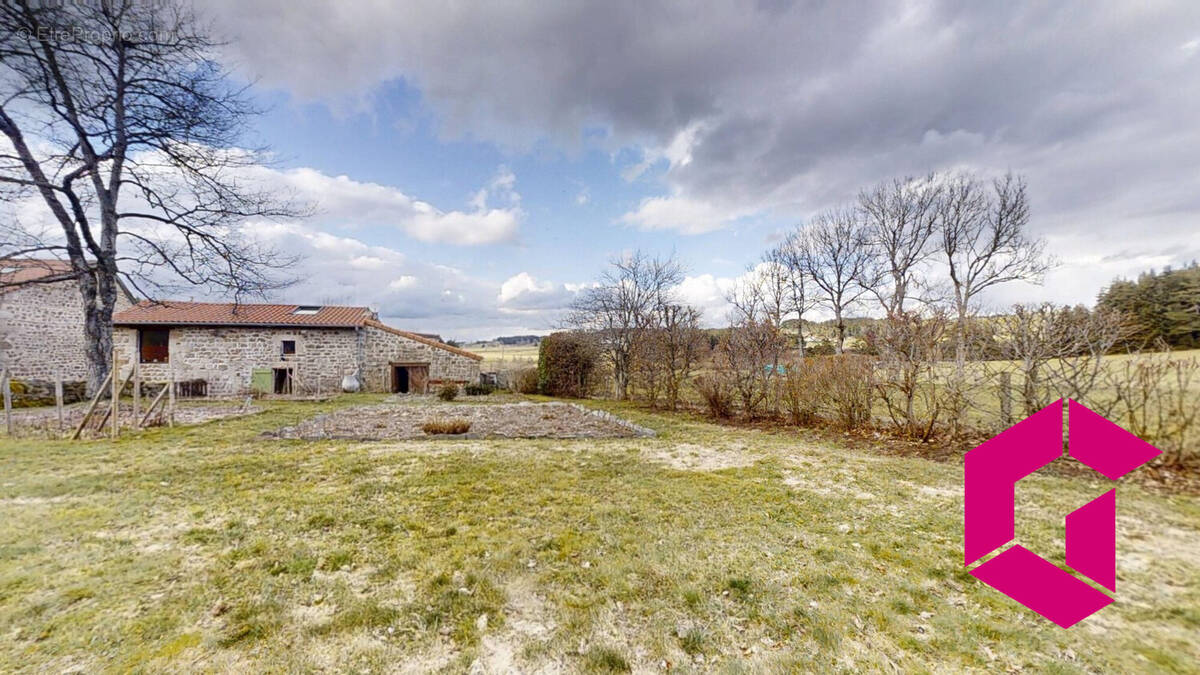 Maison à MONTREGARD