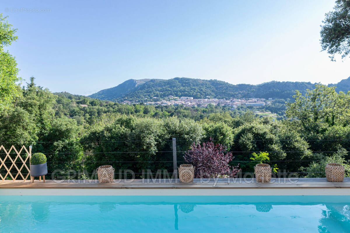 Maison à LA GARDE-FREINET