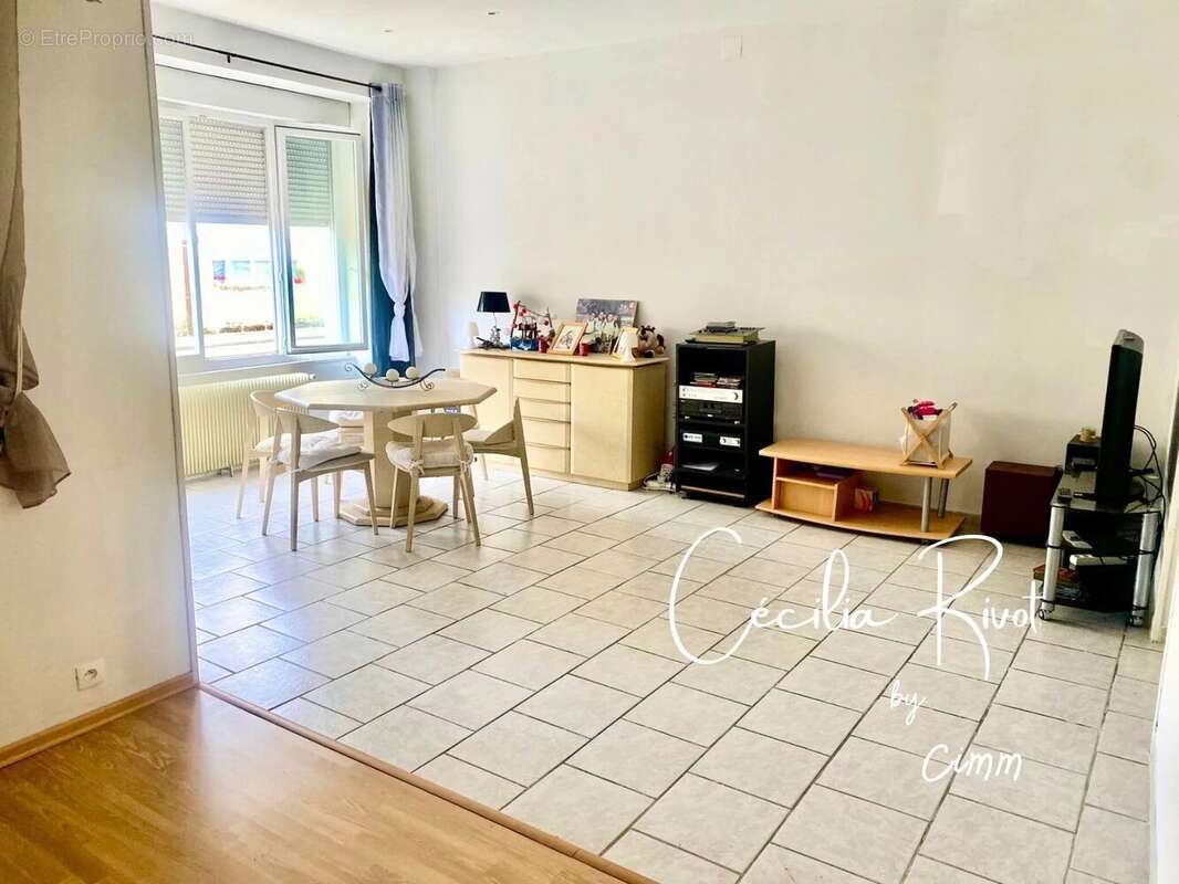 Maison à SAINT-JULIEN-BEYCHEVELLE