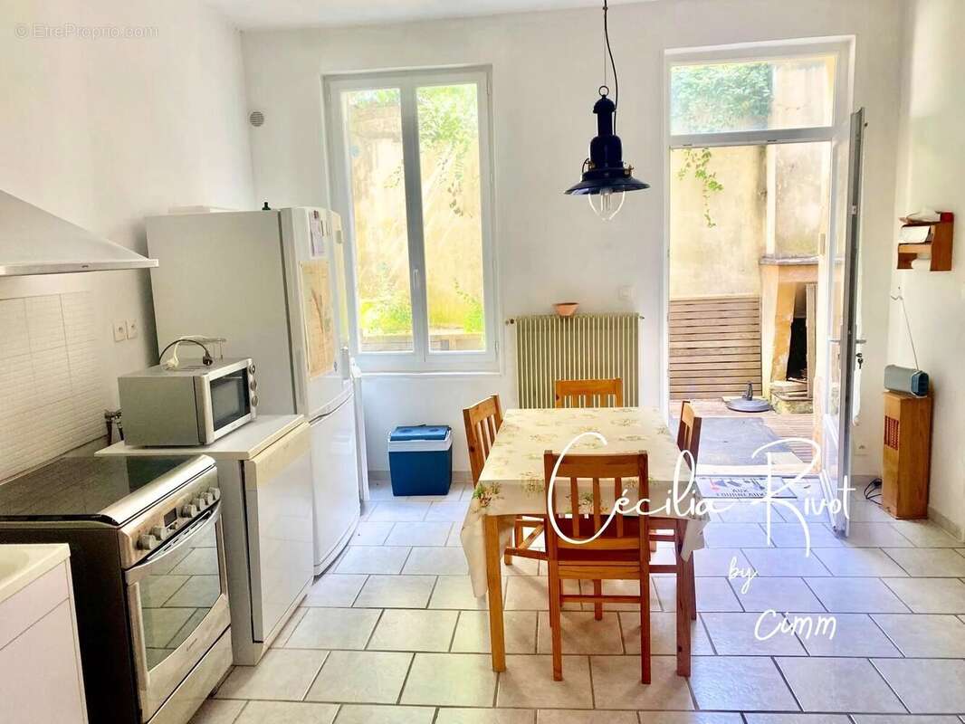 Maison à SAINT-JULIEN-BEYCHEVELLE