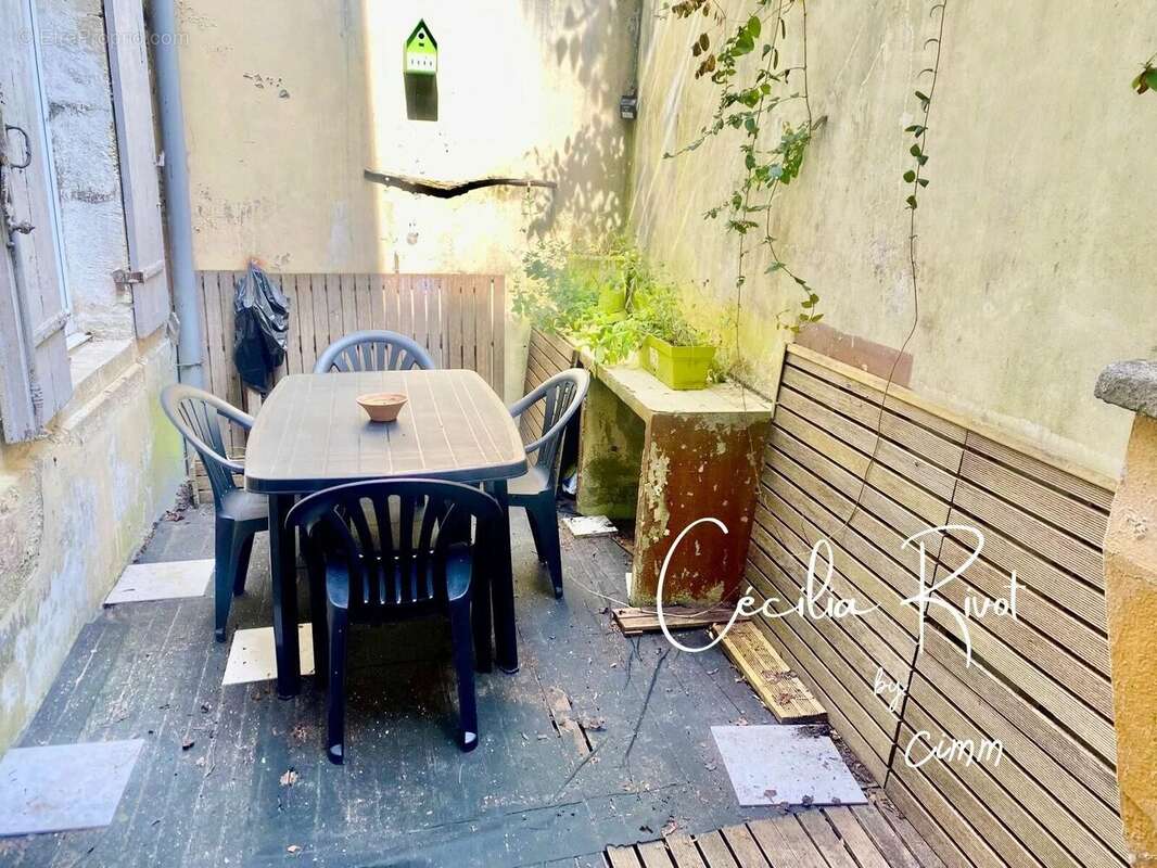 Maison à SAINT-JULIEN-BEYCHEVELLE