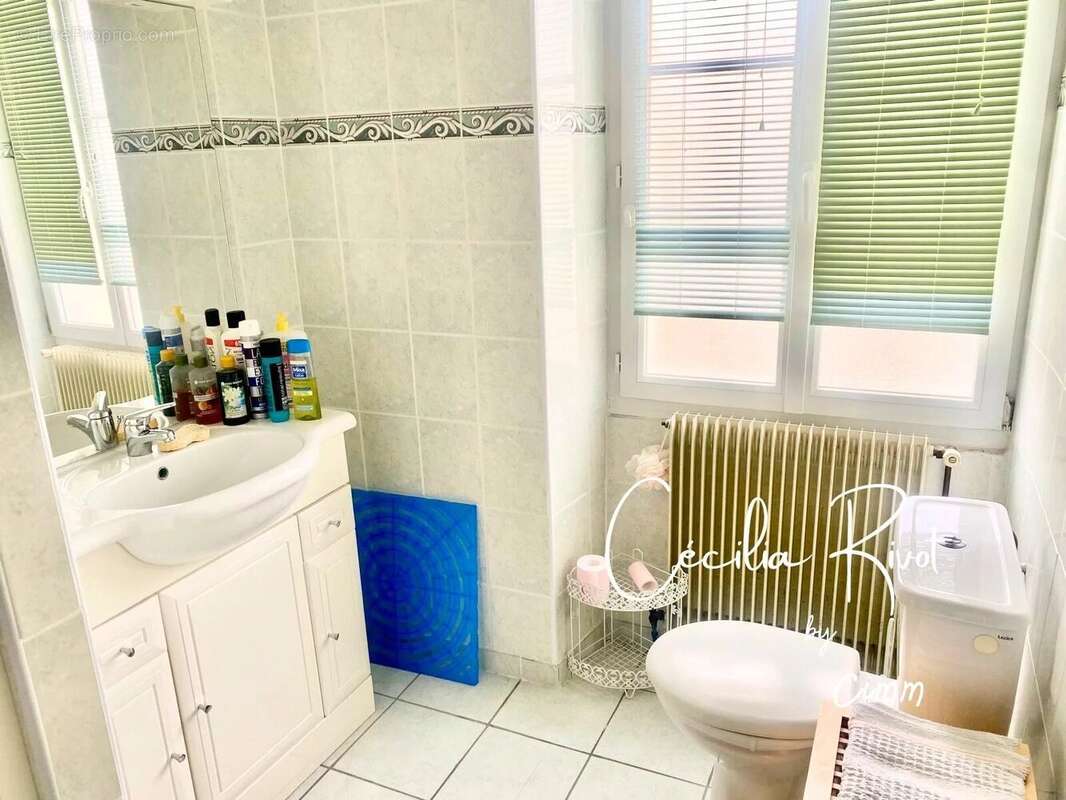 Maison à SAINT-JULIEN-BEYCHEVELLE