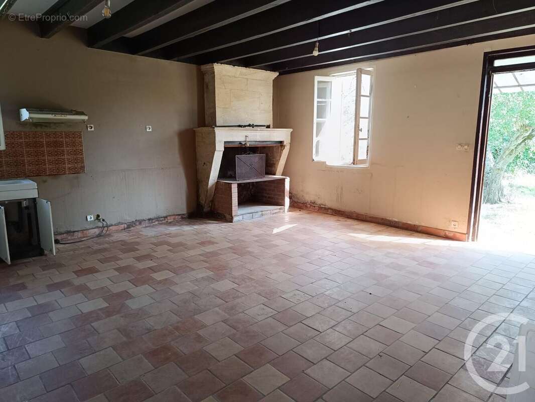 Maison à SAINT-CHRISTOPHE-DE-DOUBLE