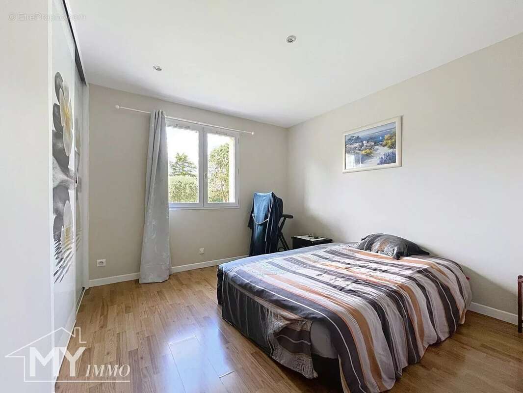 Maison à BONNEVILLE-ET-SAINT-AVIT-DE-FUMADIERES