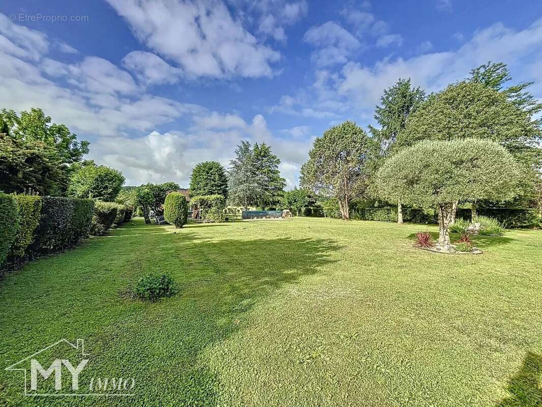 Maison à BONNEVILLE-ET-SAINT-AVIT-DE-FUMADIERES