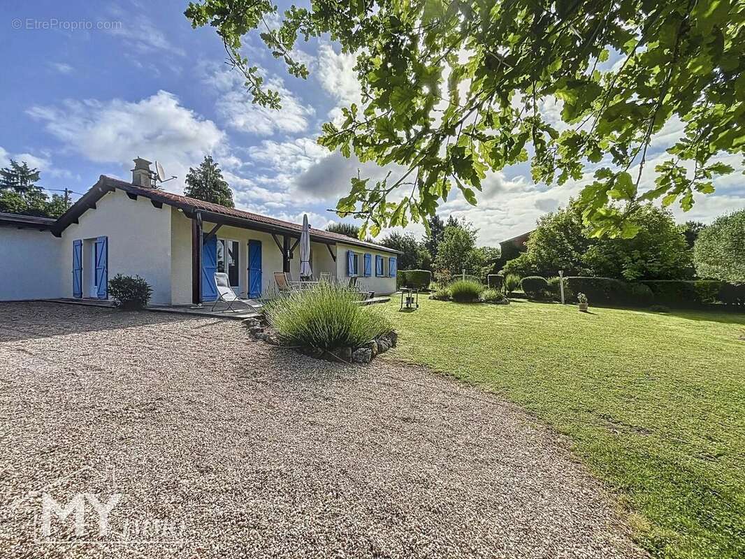 Maison à BONNEVILLE-ET-SAINT-AVIT-DE-FUMADIERES