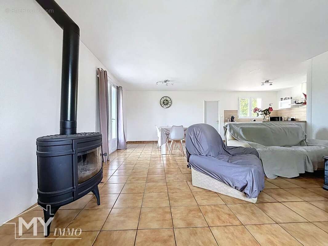 Maison à BONNEVILLE-ET-SAINT-AVIT-DE-FUMADIERES