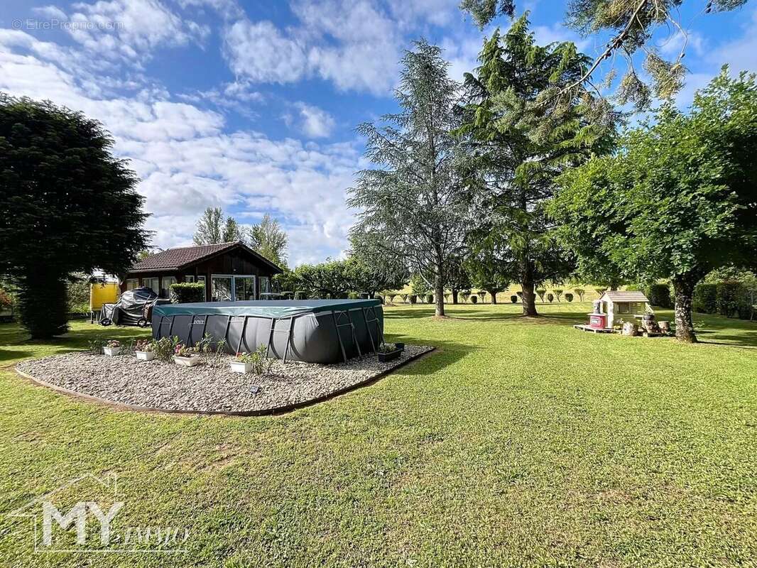 Maison à BONNEVILLE-ET-SAINT-AVIT-DE-FUMADIERES