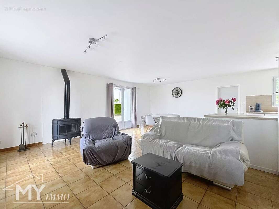 Maison à BONNEVILLE-ET-SAINT-AVIT-DE-FUMADIERES