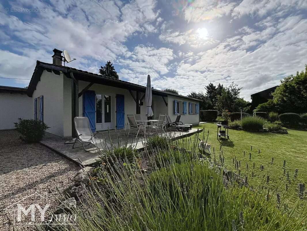 Maison à BONNEVILLE-ET-SAINT-AVIT-DE-FUMADIERES