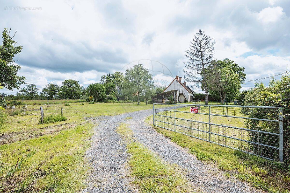 Maison à LOUROUX-DE-BEAUNE