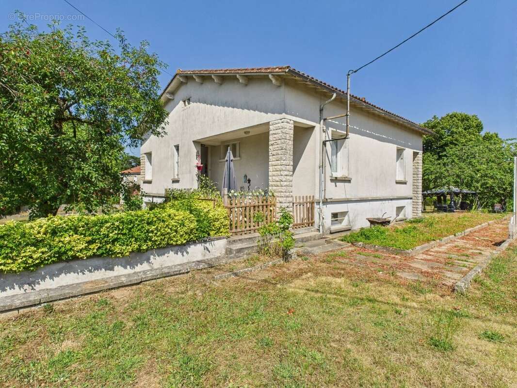 Maison à AVAILLES-LIMOUZINE