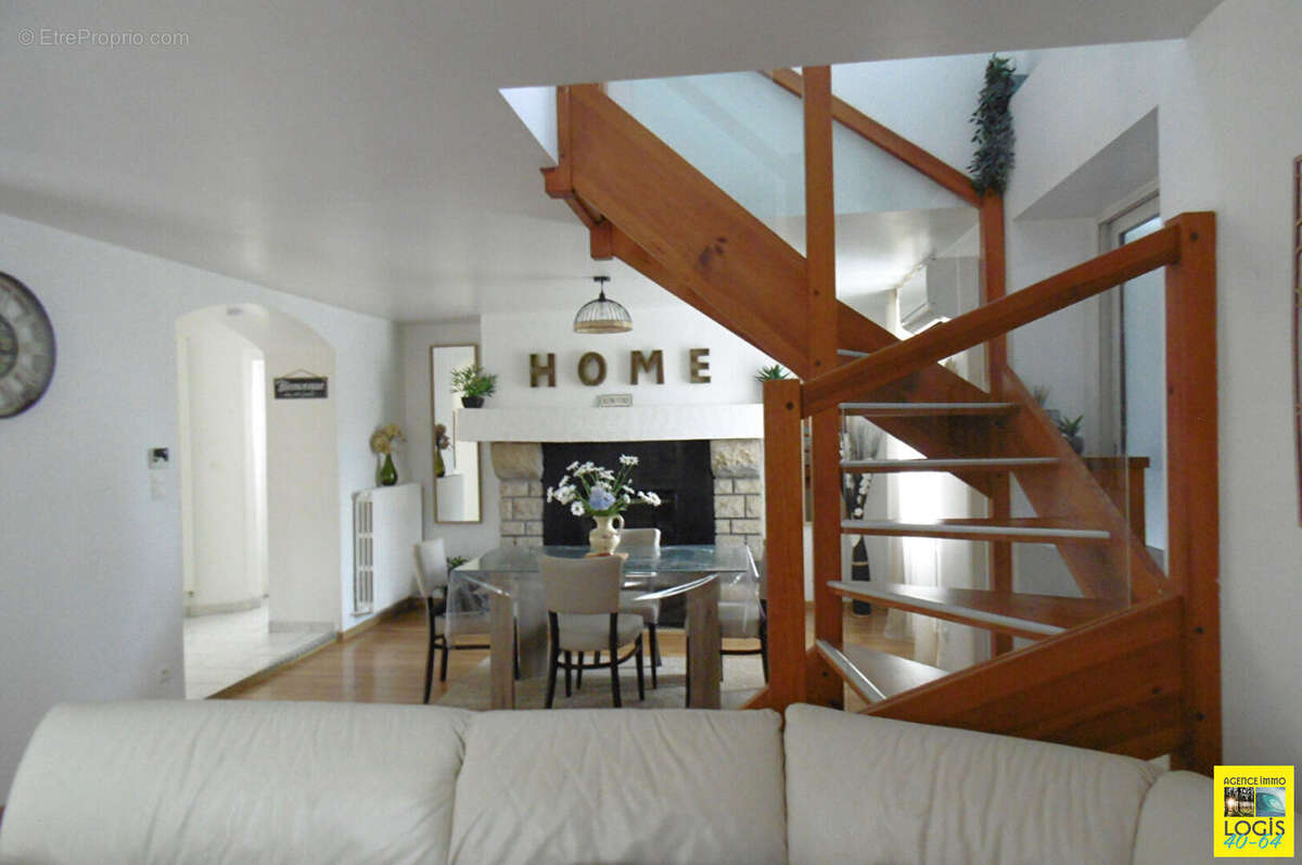 Maison à SAUGNAC-ET-CAMBRAN