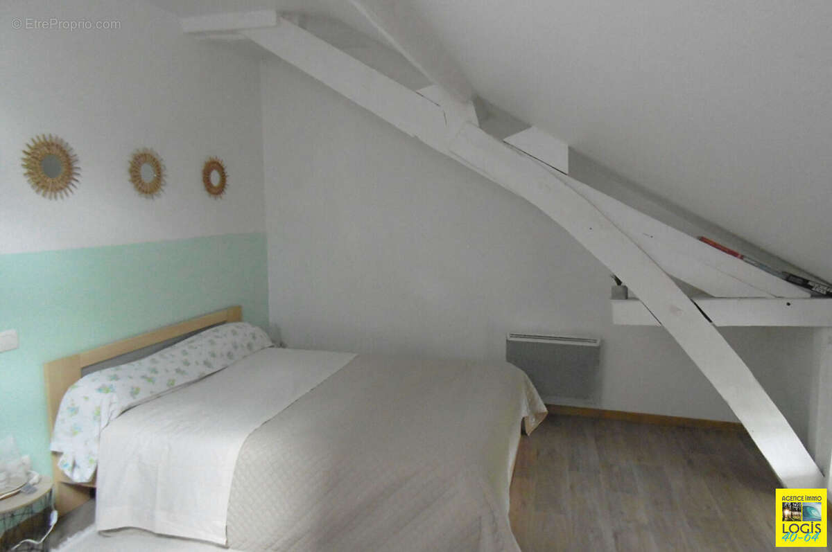 Maison à SAUGNAC-ET-CAMBRAN