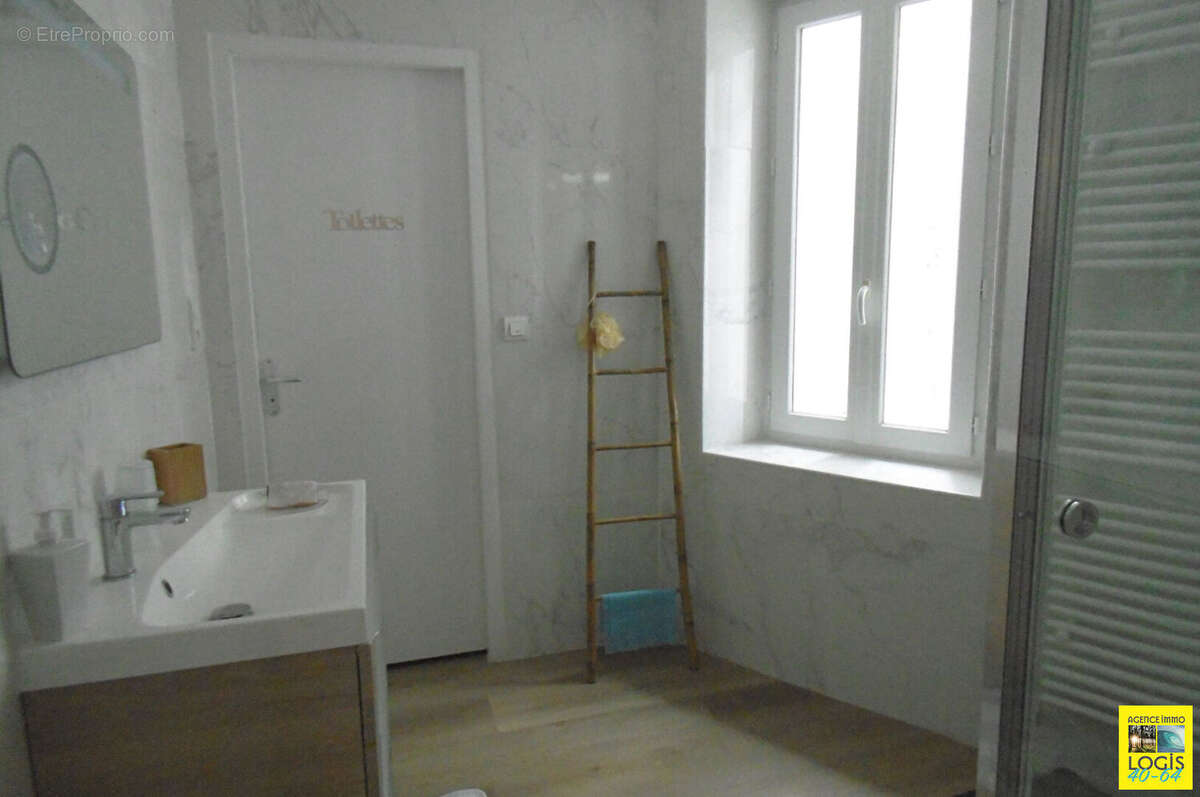 Maison à SAUGNAC-ET-CAMBRAN