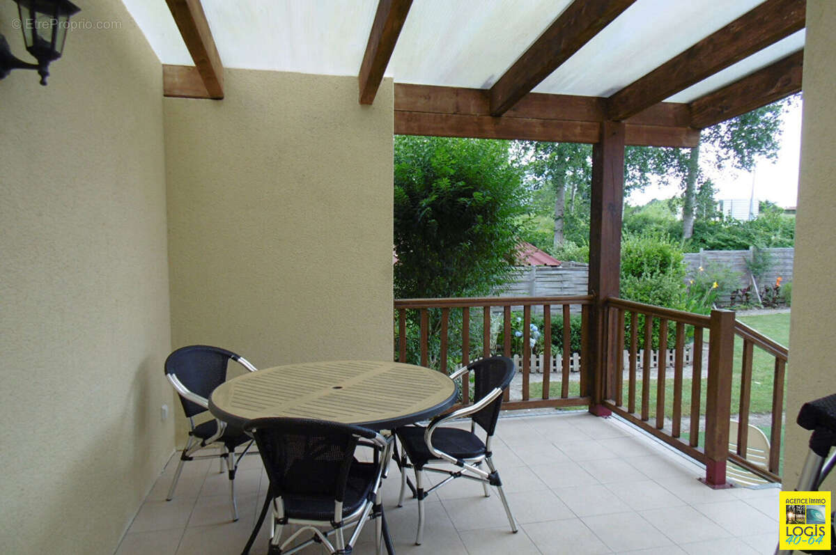 Maison à SAUGNAC-ET-CAMBRAN